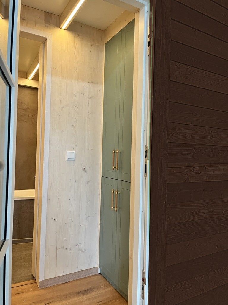 Flur mit Garderobenschrank