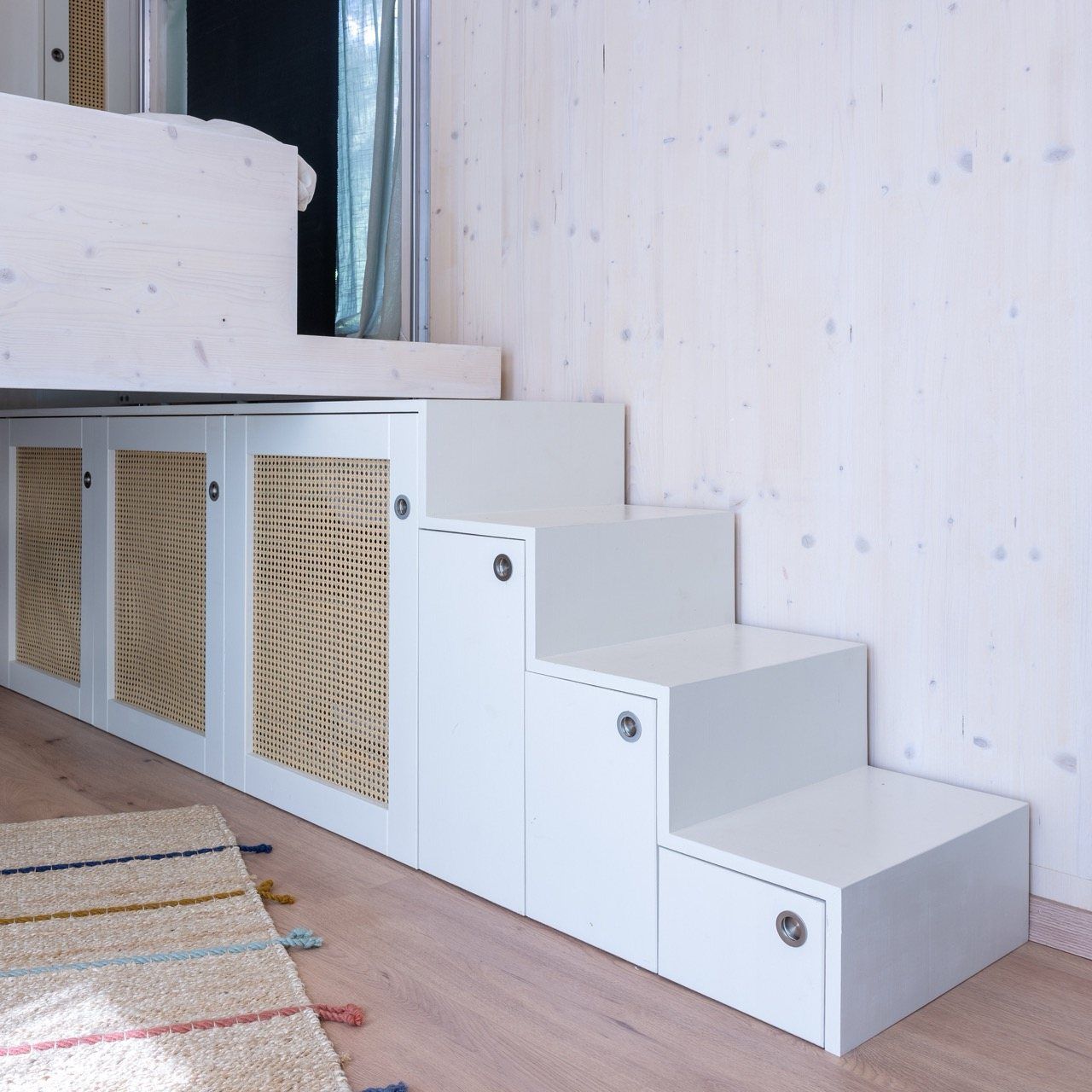 Sideboard-Treppe mit Stauraum